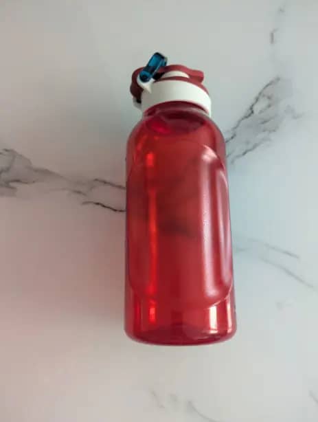 Gourde en plastique rouge · photo 1